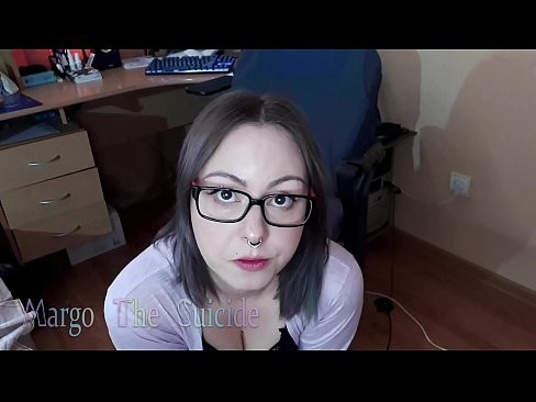 ❤️ Seksuali mergina su akiniais giliai čiulpia dildo į kamerą ❤❌ Dulkinimasis prie mūsų ❌️