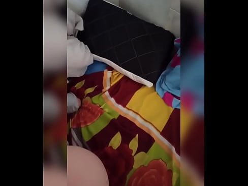 ❤️ Mano kambariokė lieka namuose viena, nes jos vyras atostogauja, o aš pasinaudoju proga ją išdulkinti ir užpildyti jos užpakalį pienu ❤❌ Dulkinimasis prie mūsų ❌️