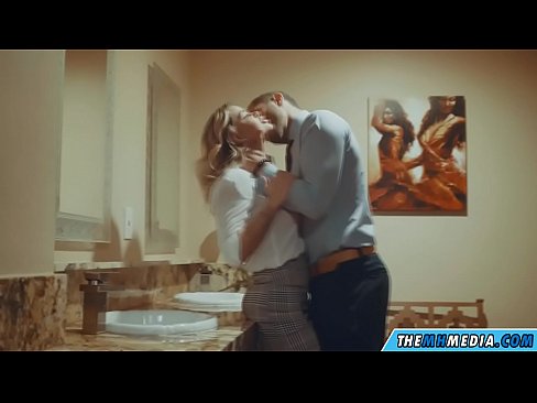 ❤️ Kai krūtininga blondinė vilioja tave viešajame tualete ❤❌ Dulkinimasis prie mūsų ❌️